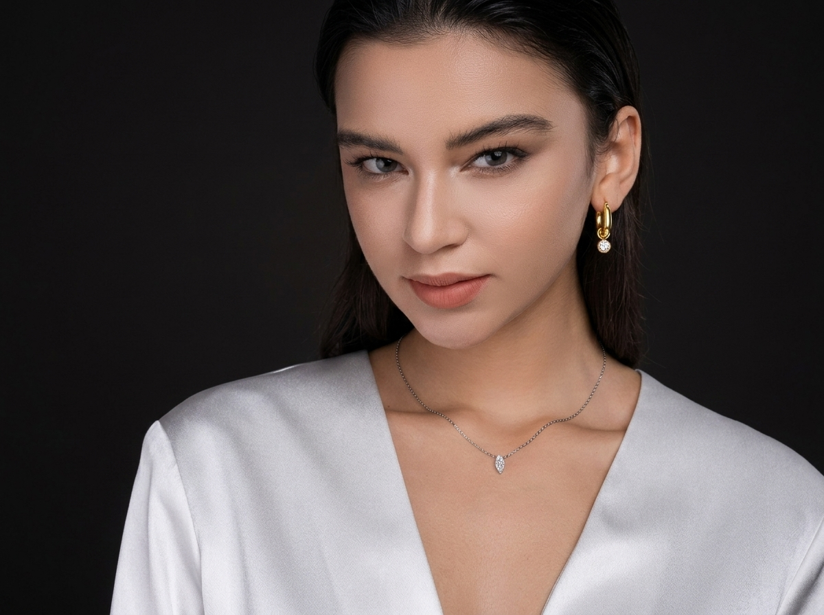 Necklace  Moissanite S925 And Silver Plated With Gold Can Be Tested With A Diamond Pen