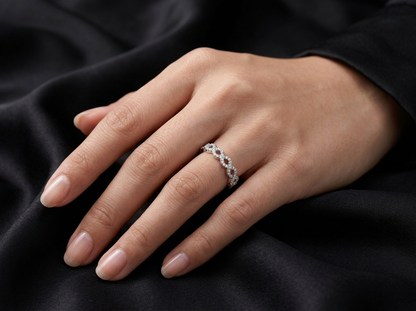 Ring Moissanite Luxurious Jewelry Made Of S925 Silver With Electroplated Platinum.