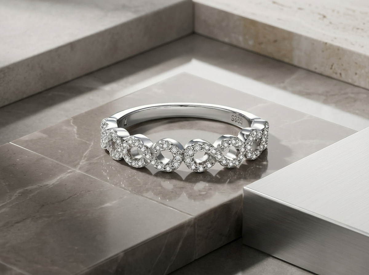 Ring Moissanite Luxurious Jewelry Made Of S925 Silver With Electroplated Platinum.