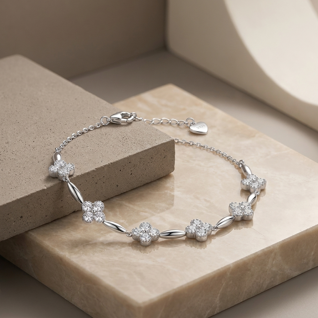Four-leaf clover Bracelet fashion and versatile S925 silver
